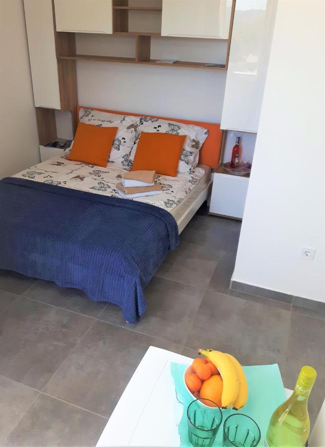 Apartmani Dalmacjia Grebastica Exterior photo
