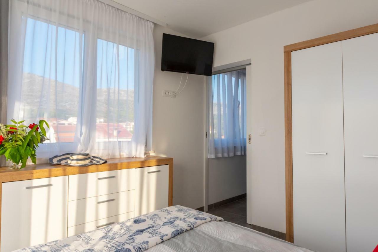 Apartmani Dalmacjia Grebastica Exterior photo