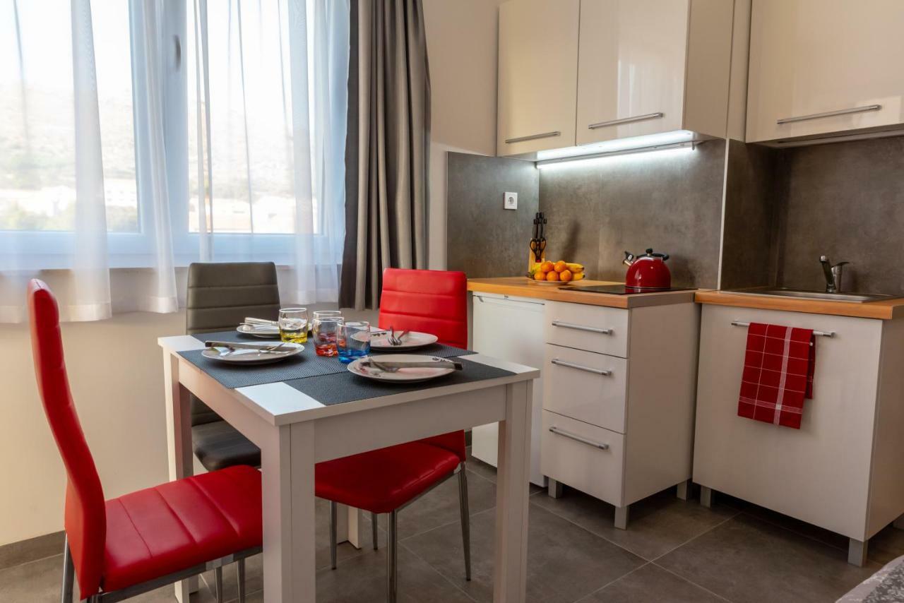Apartmani Dalmacjia Grebastica Exterior photo