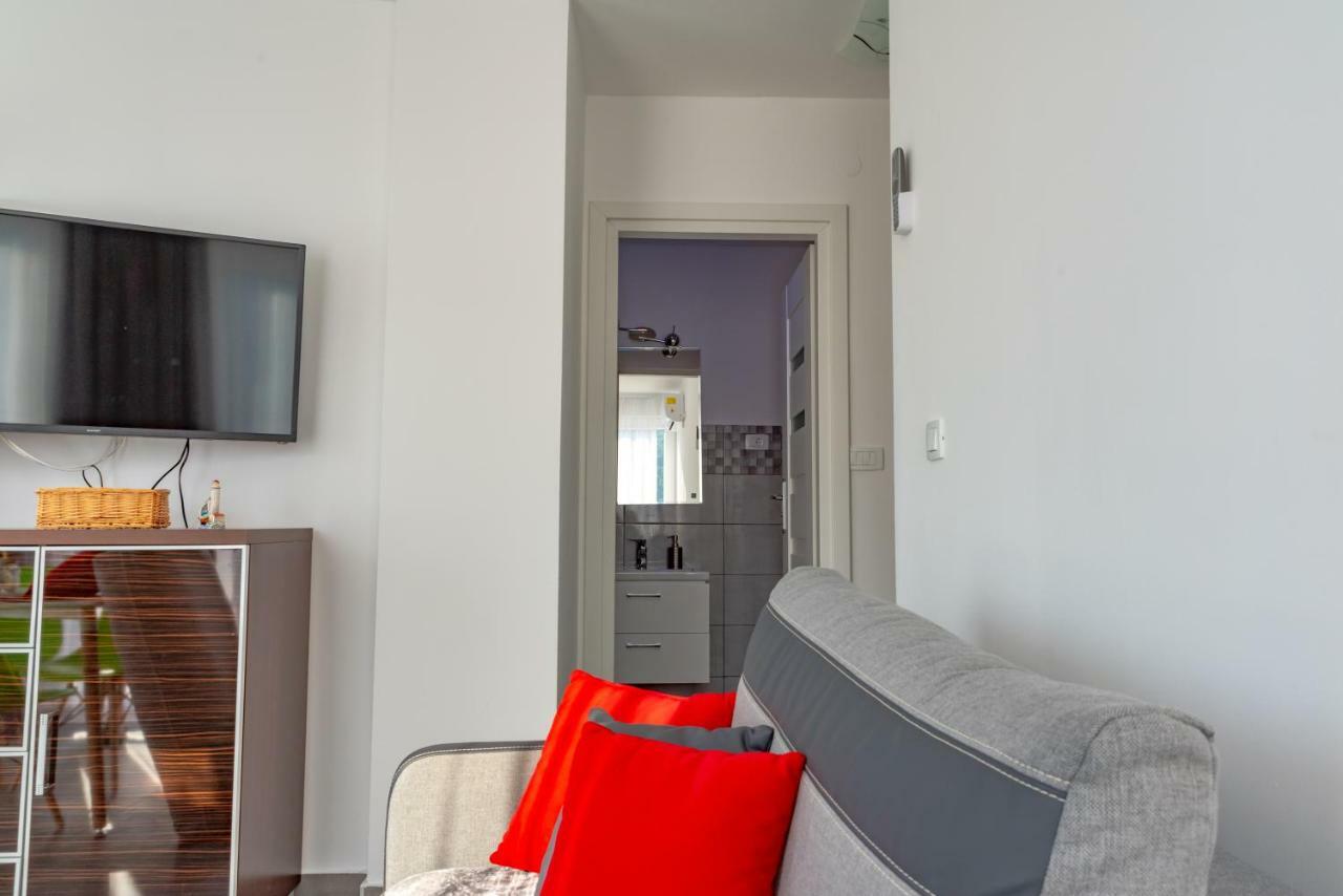 Apartmani Dalmacjia Grebastica Exterior photo